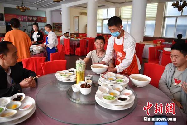 恕我直言，绝大多数人吃过桥米线的方法都错了